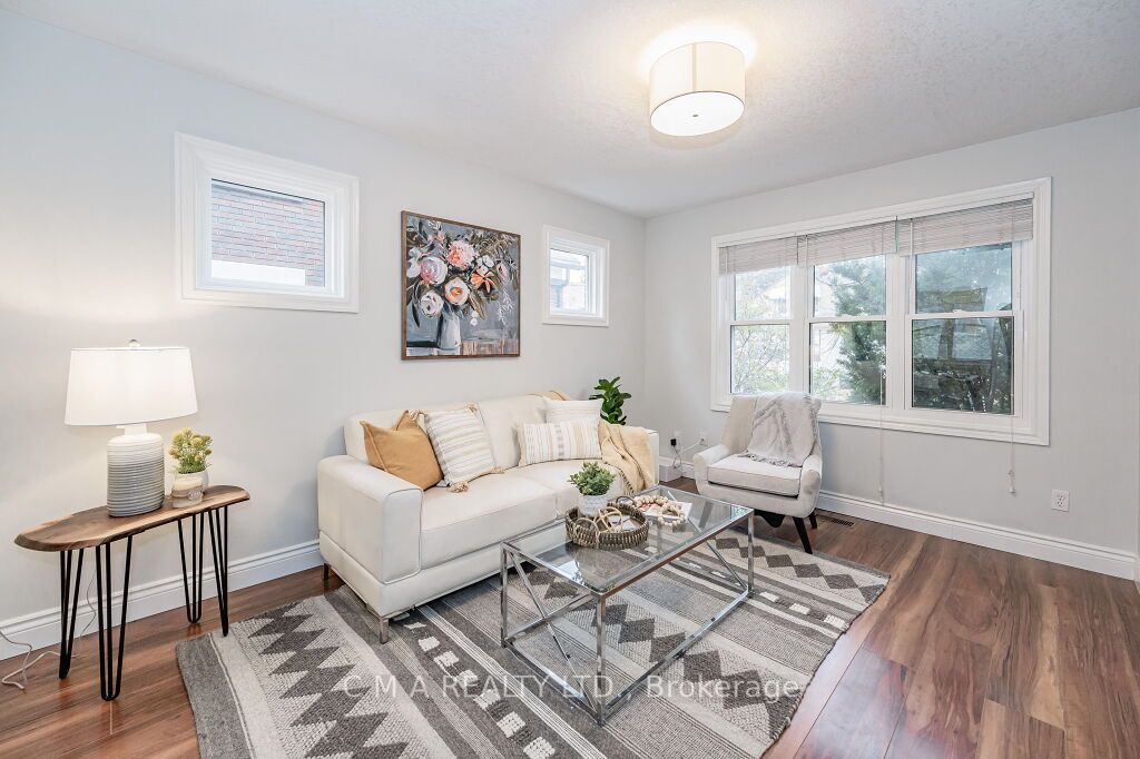 11 Peter St