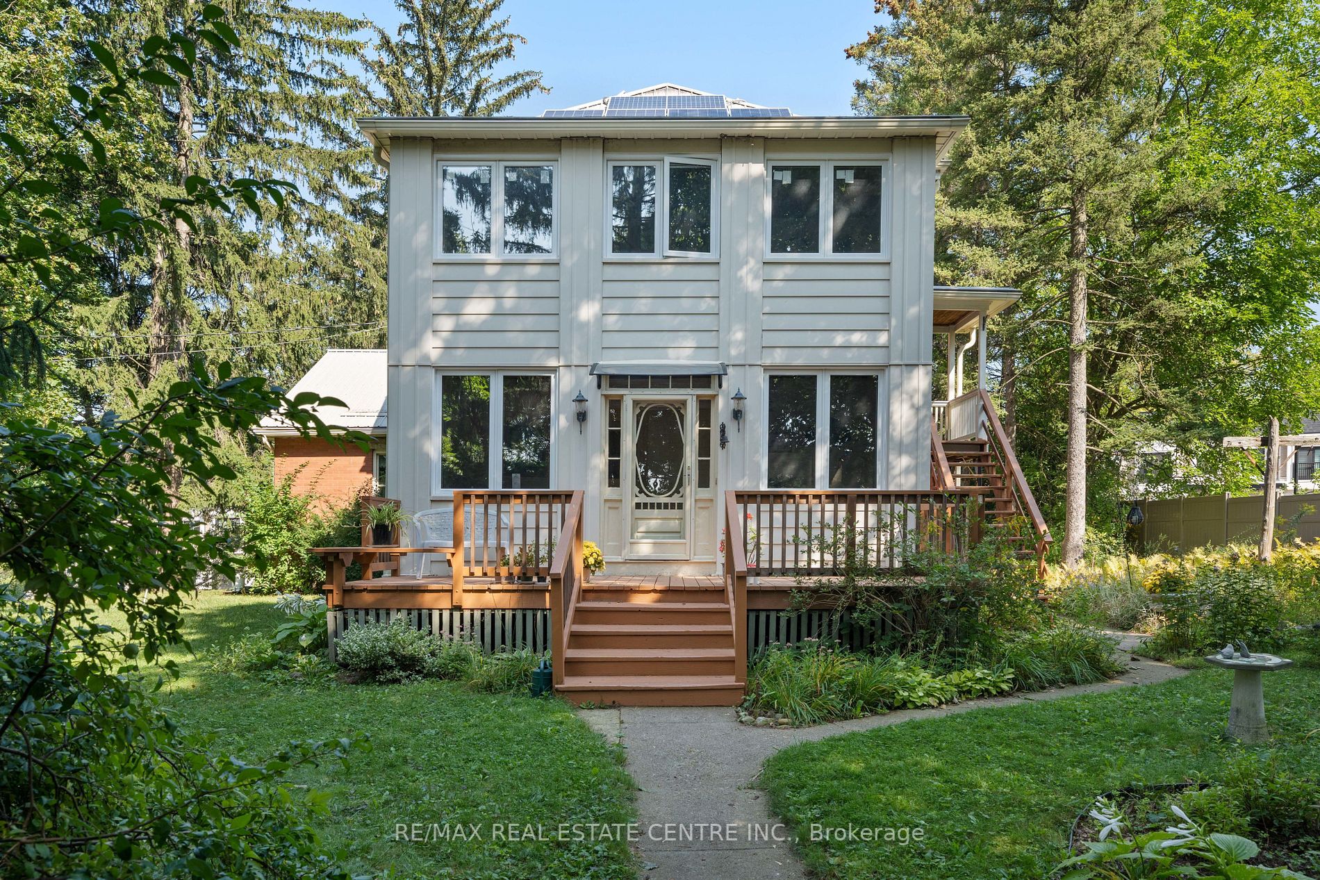 135 Elgin St N