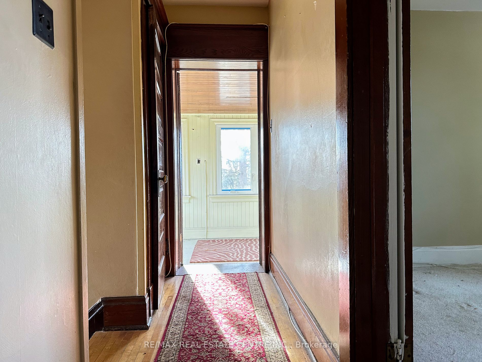 135 Elgin St N
