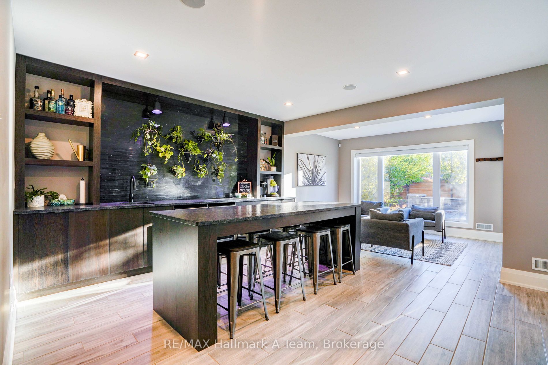 1095 Riverbend Rd
