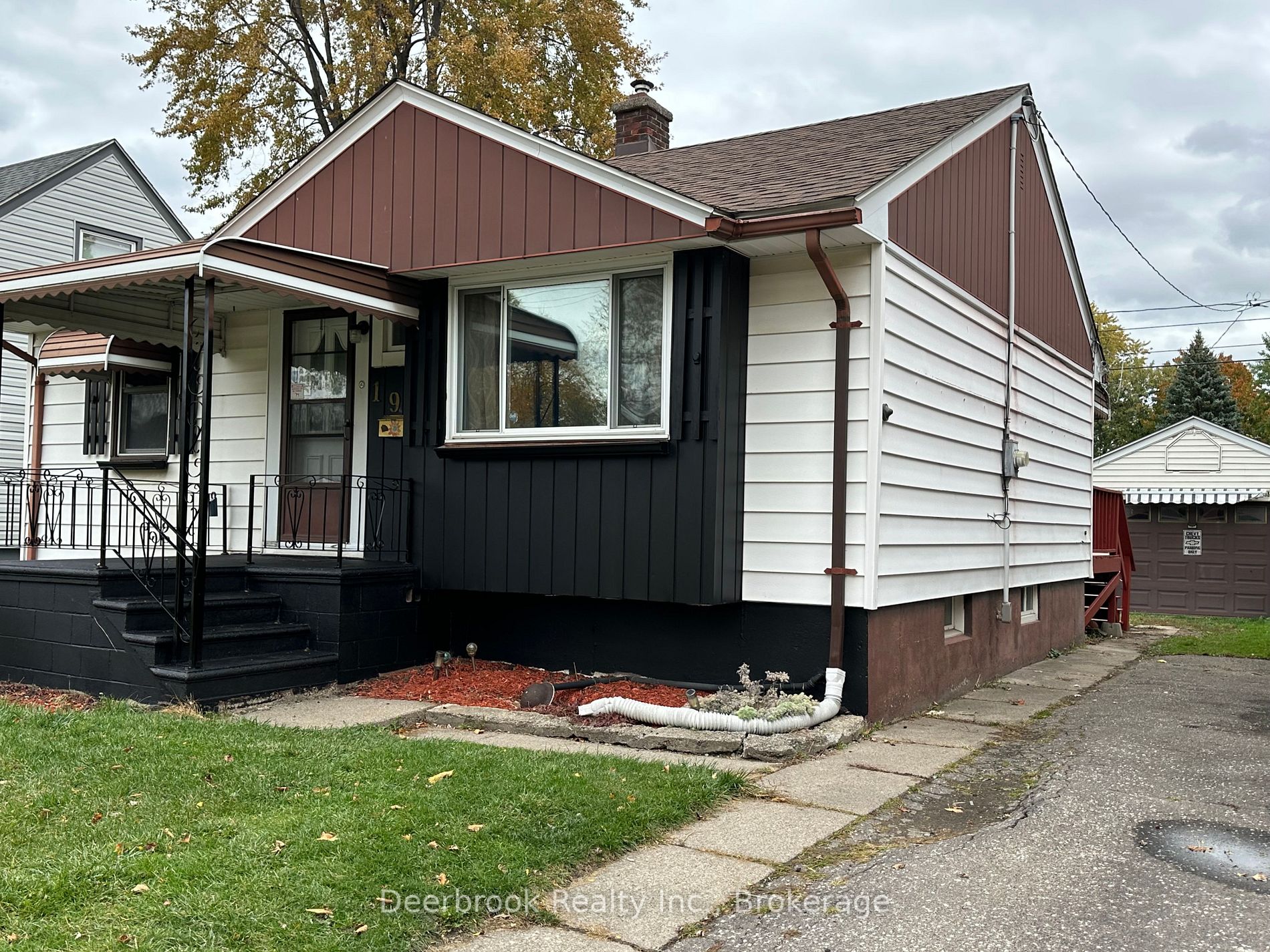 1946 Francois Rd