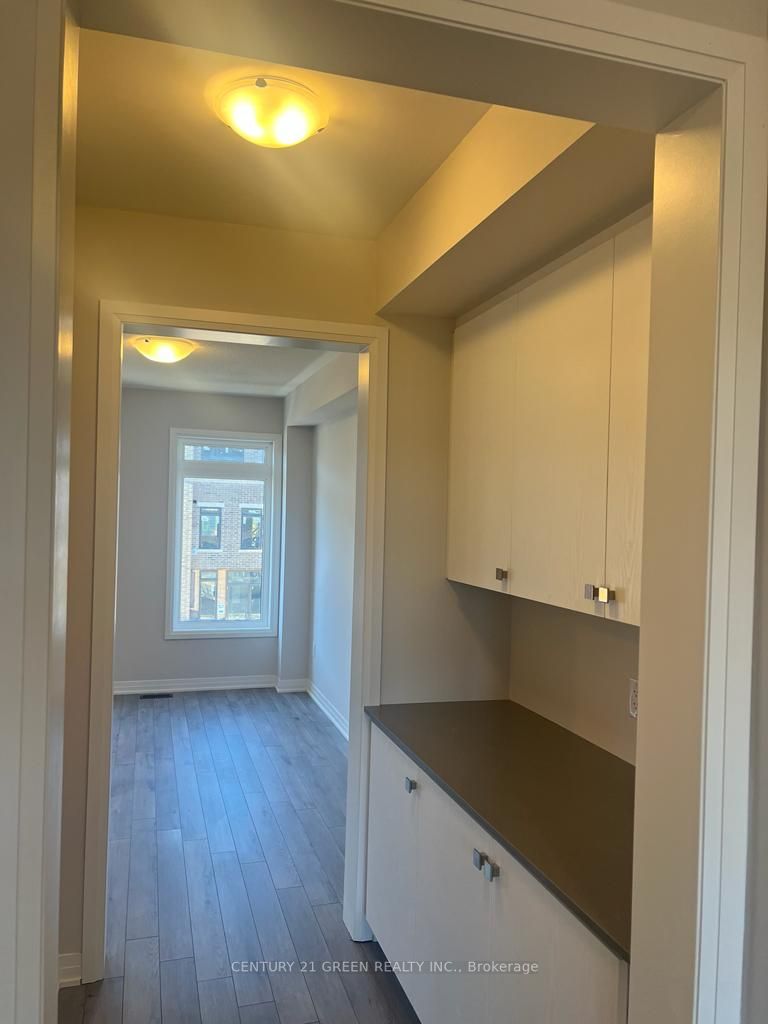 585 Colborne St E, #104
