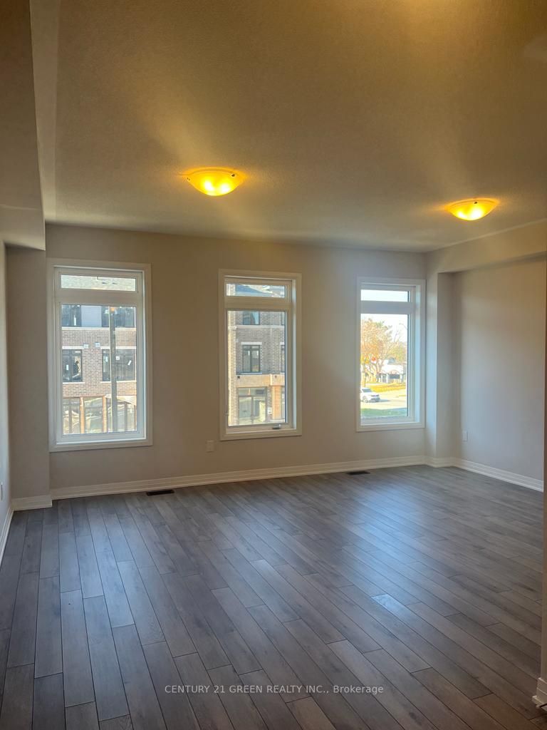 585 Colborne St E, #104