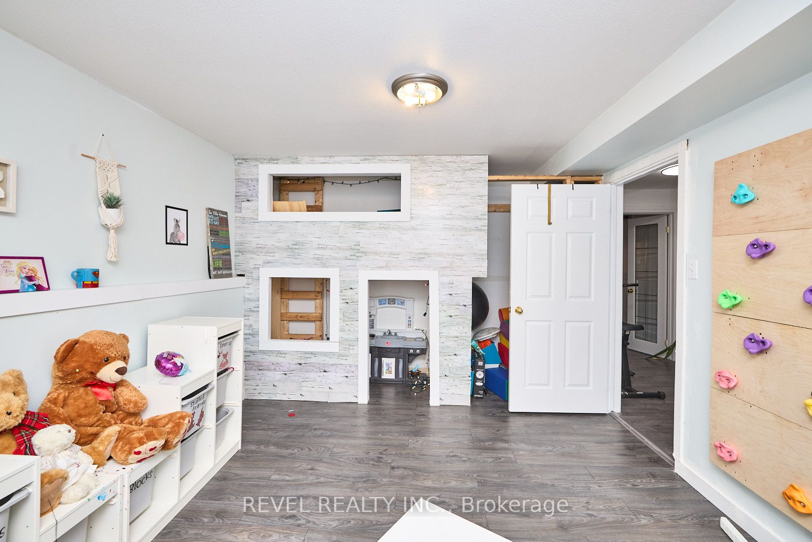 7791 Sabine Dr