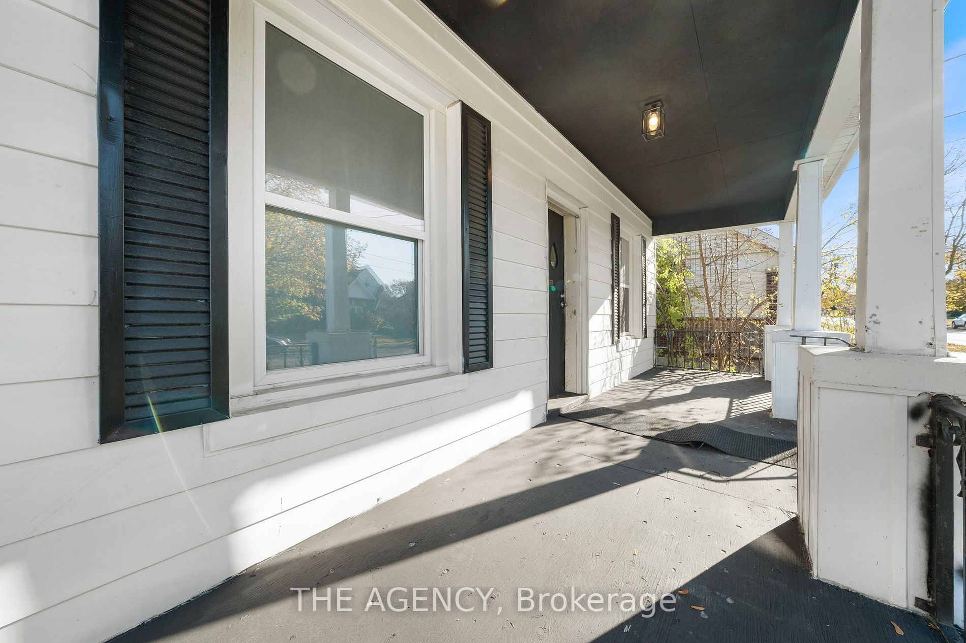 147 Dundas St