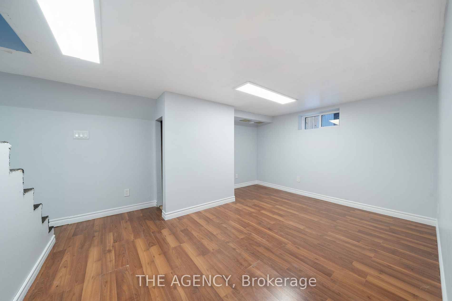 147 Dundas St