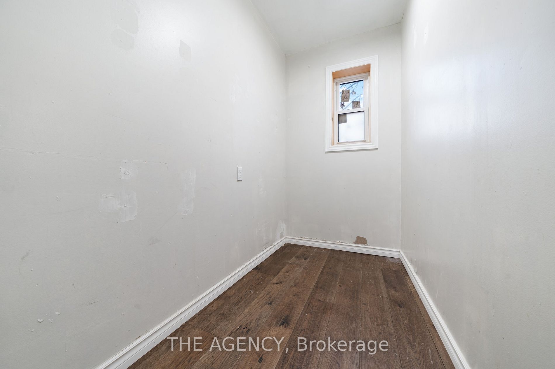 147 Dundas St