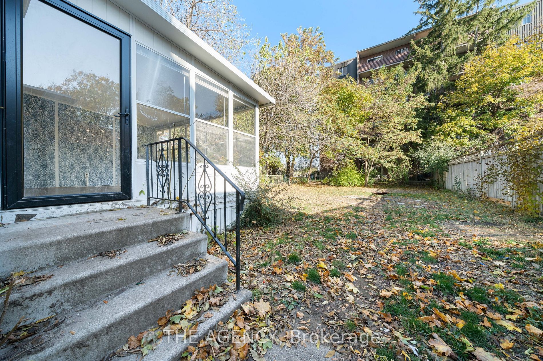147 Dundas St