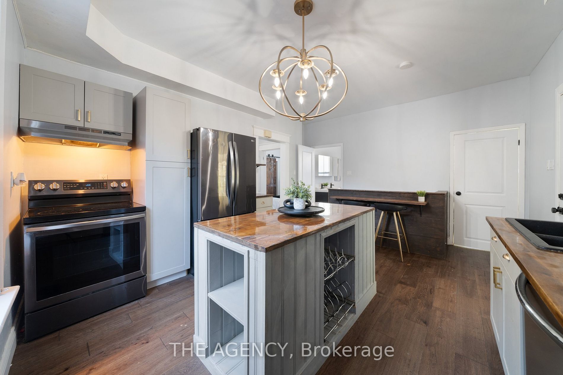 147 Dundas St