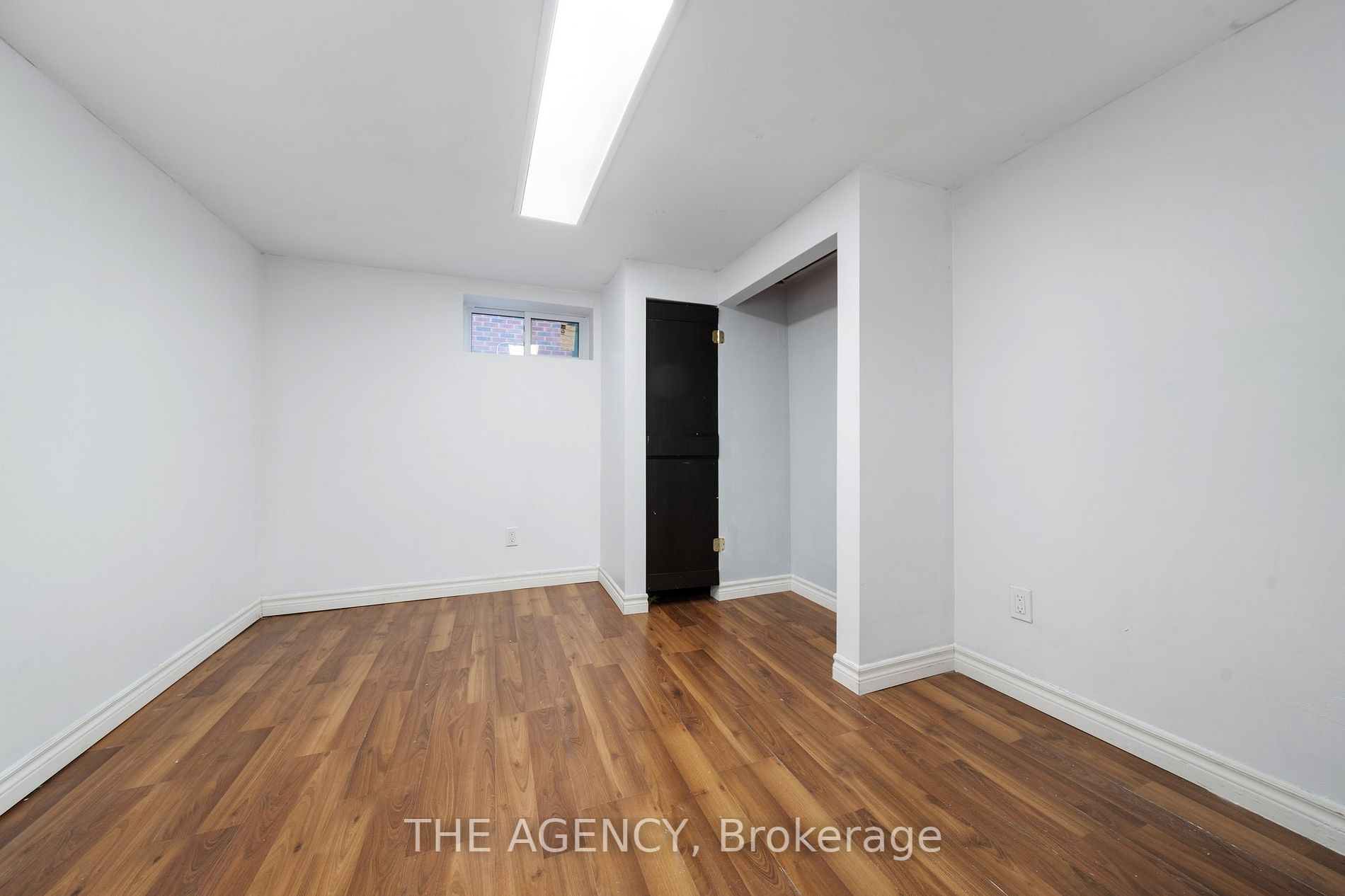 147 Dundas St