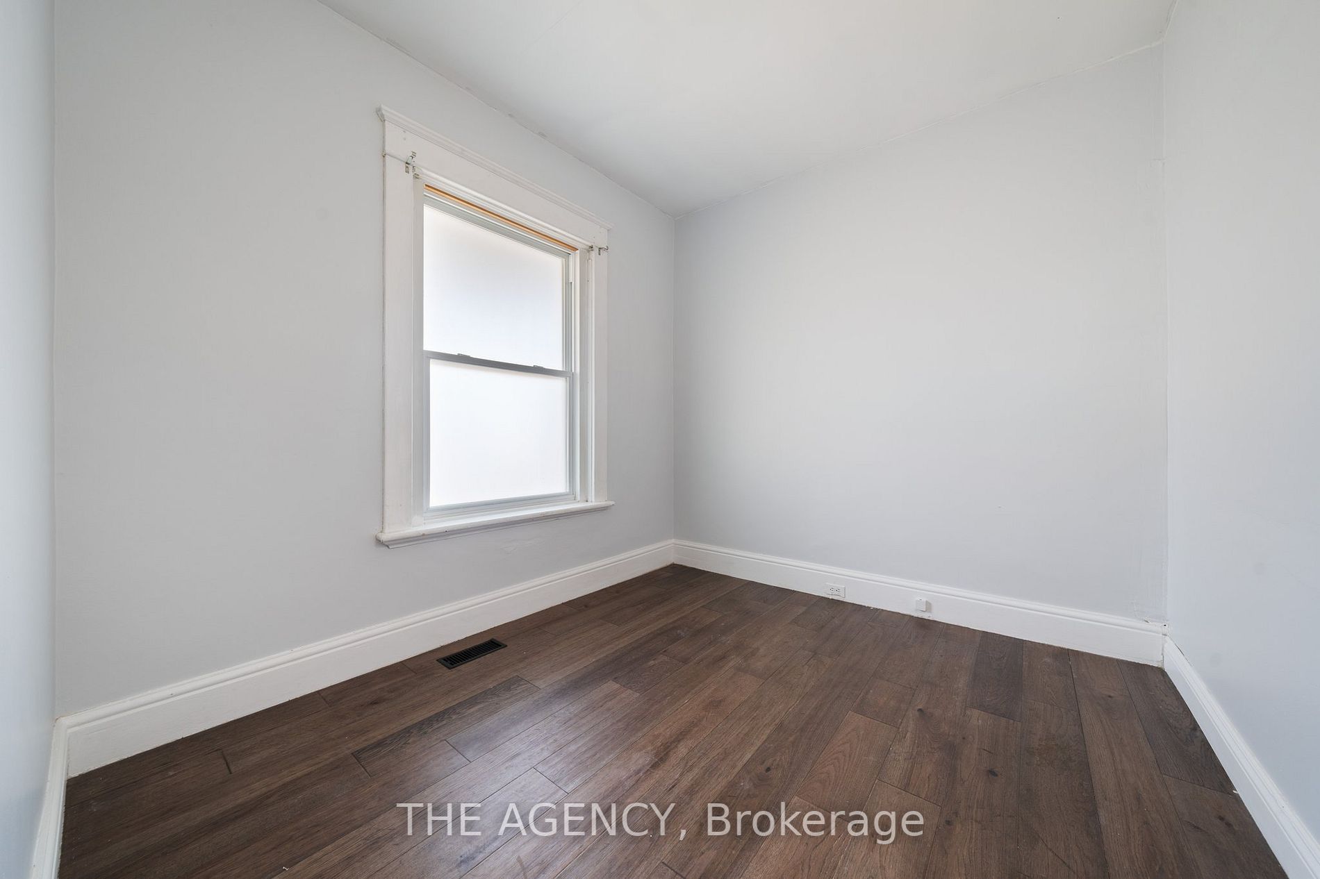 147 Dundas St