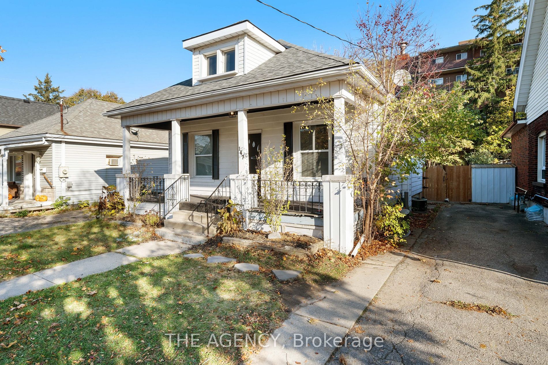 147 Dundas St
