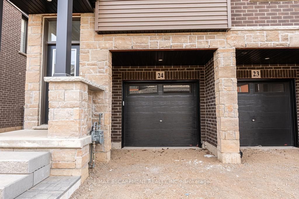 120 Court Dr, #24