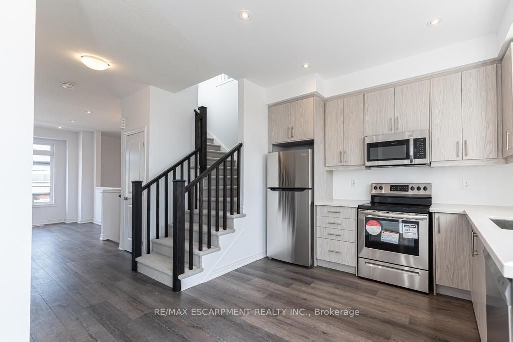 120 Court Dr, #24