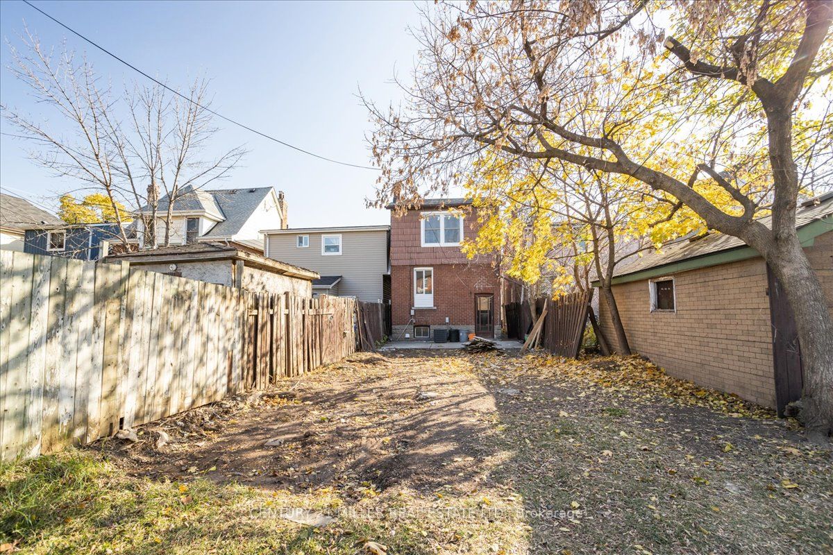 237 Balmoral Ave N