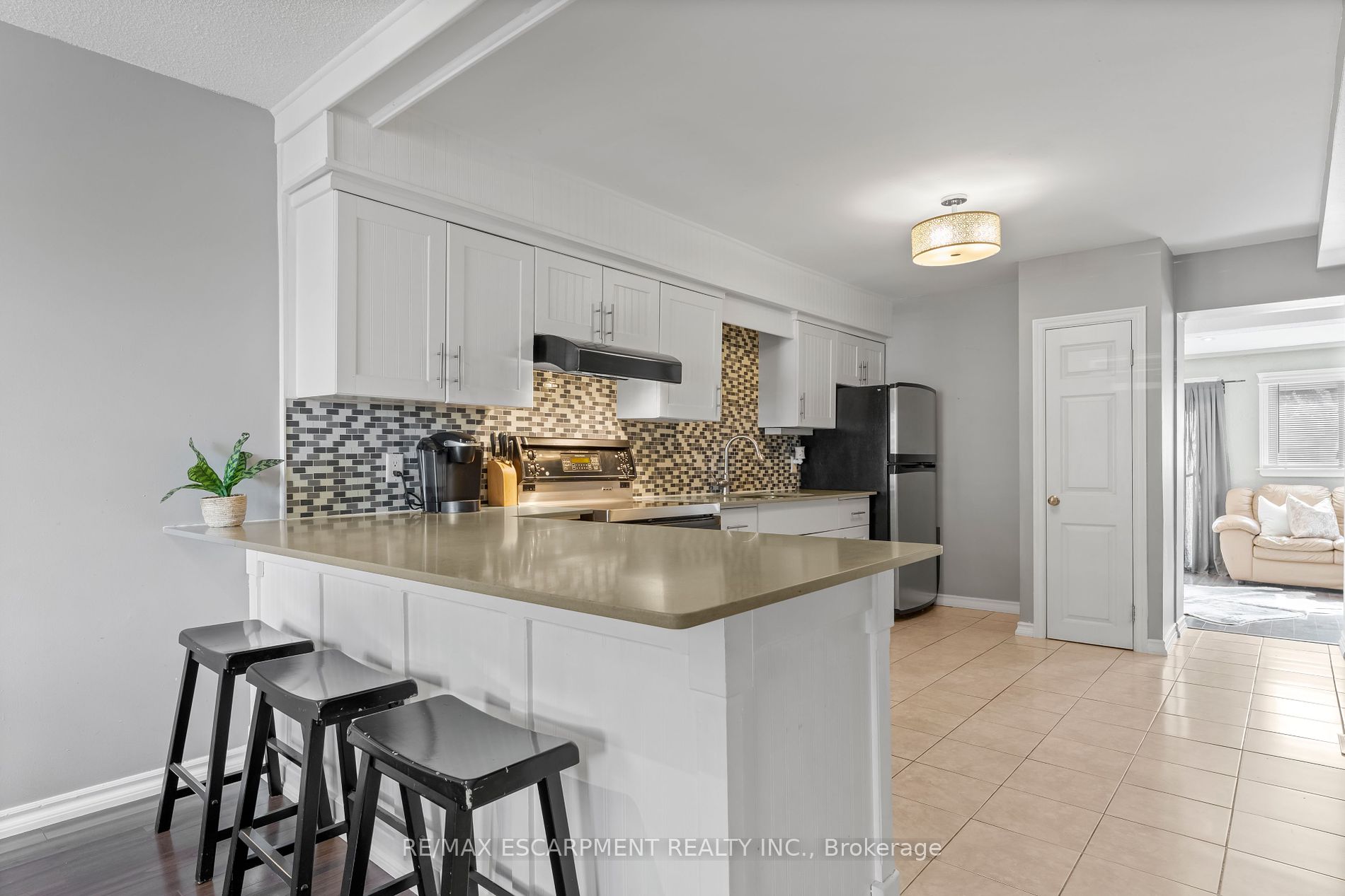66 Vansitmart Ave