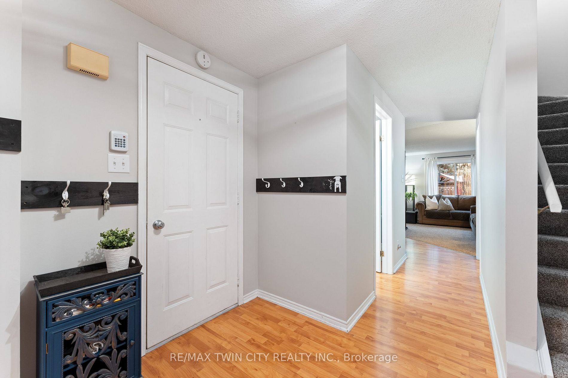 27 Oak Ave, #A