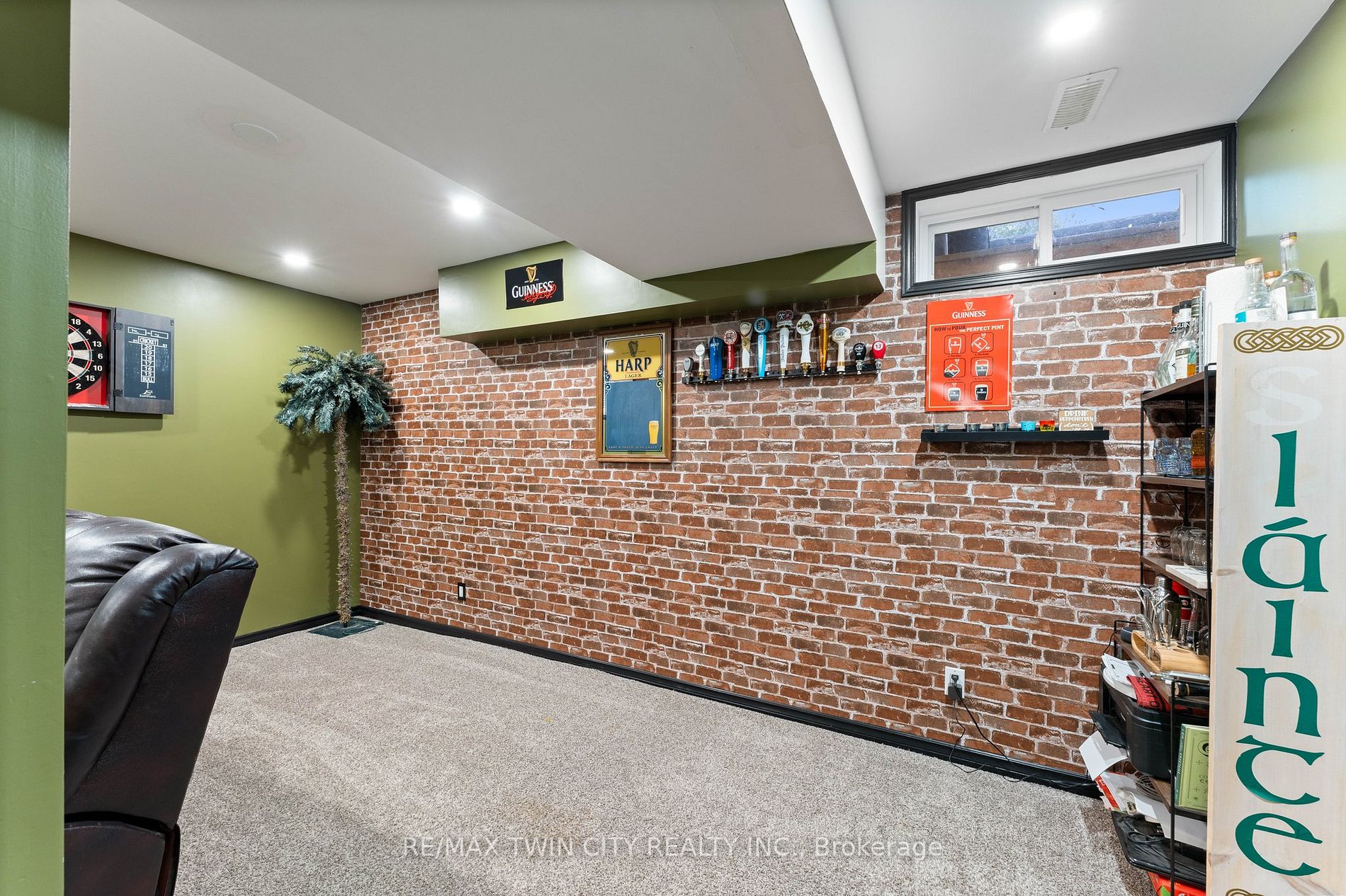 27 Oak Ave, #A