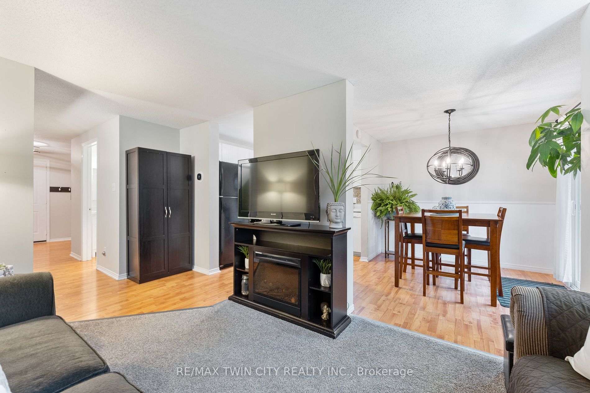 27 Oak Ave, #A