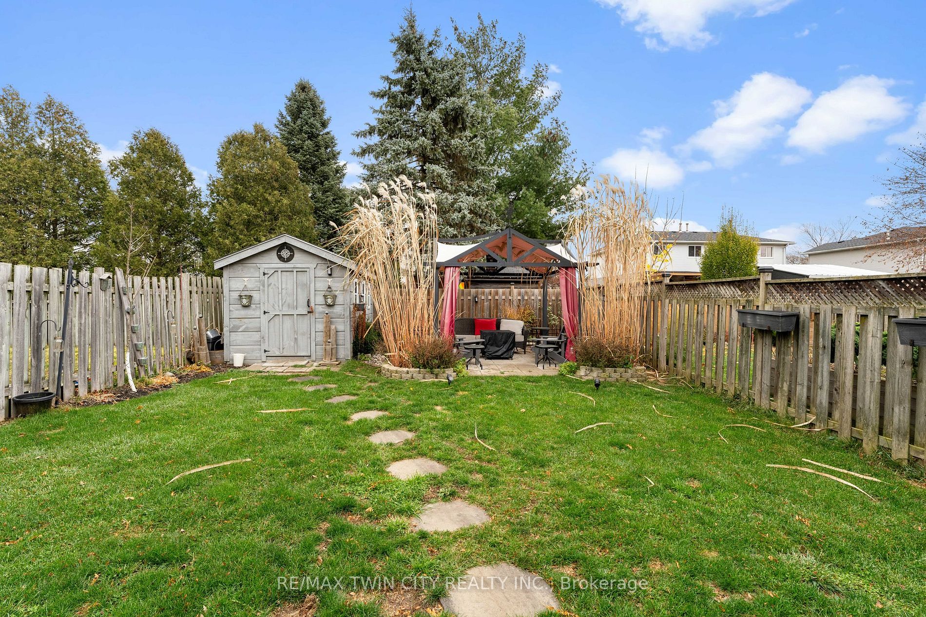 27 Oak Ave, #A