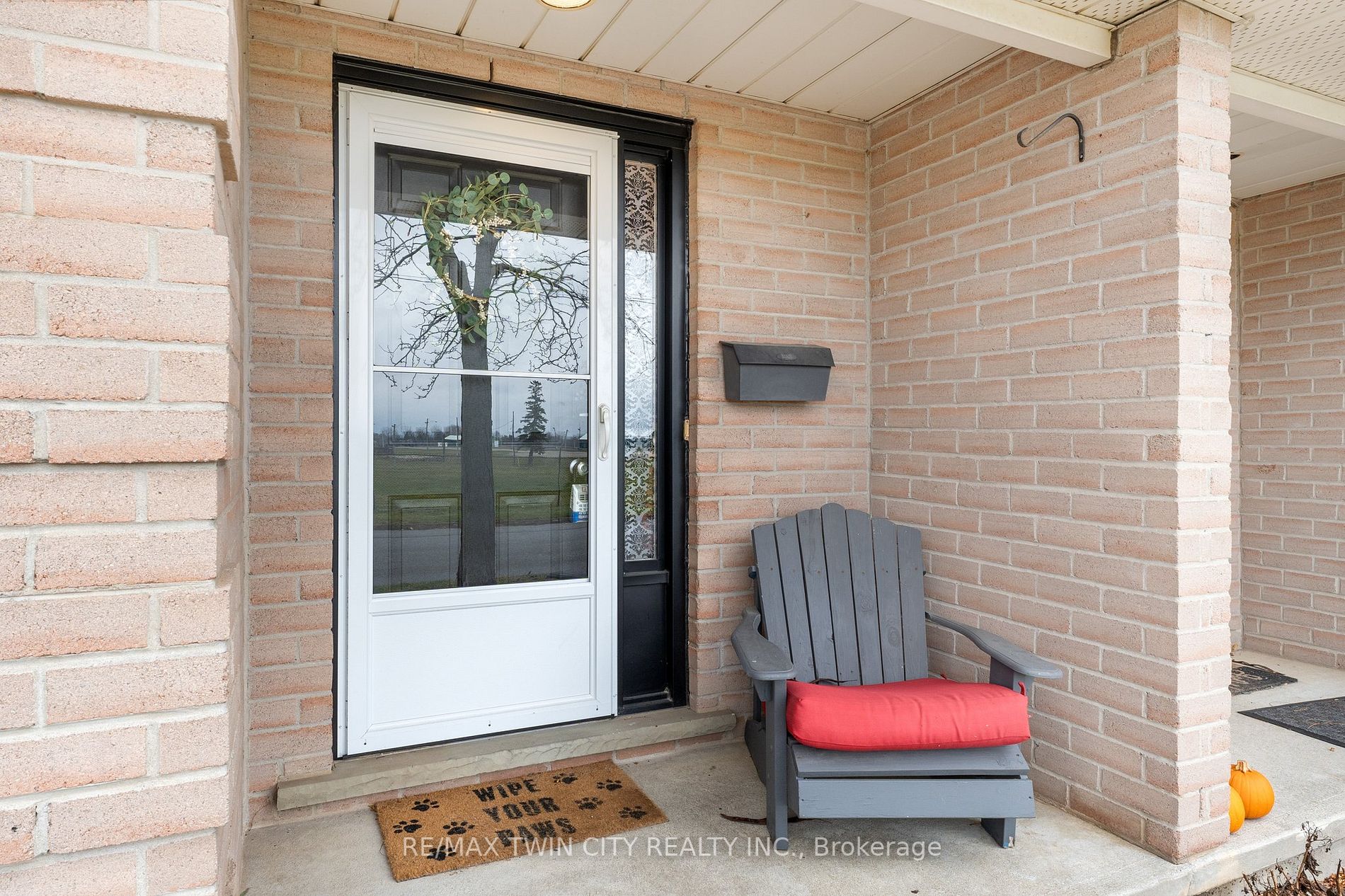 27 Oak Ave, #A