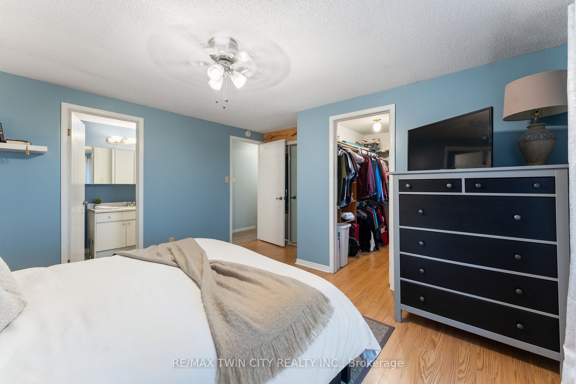 27 Oak Ave, #A