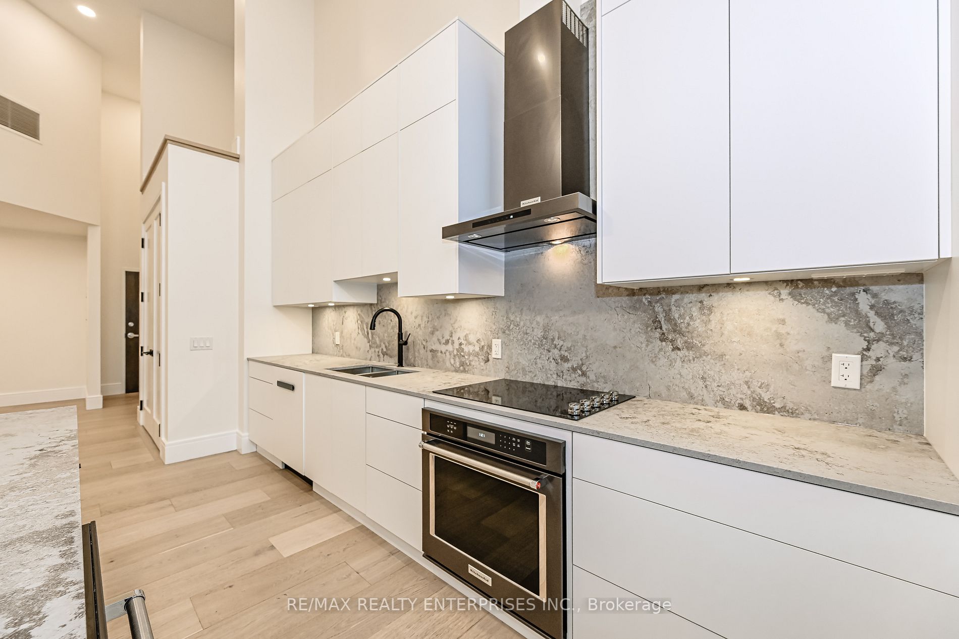 112 King St E, ##ph05