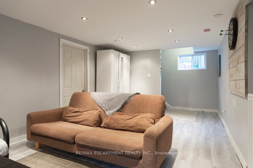 79 West 32nd St