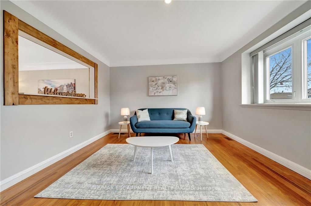 34 East 44th St