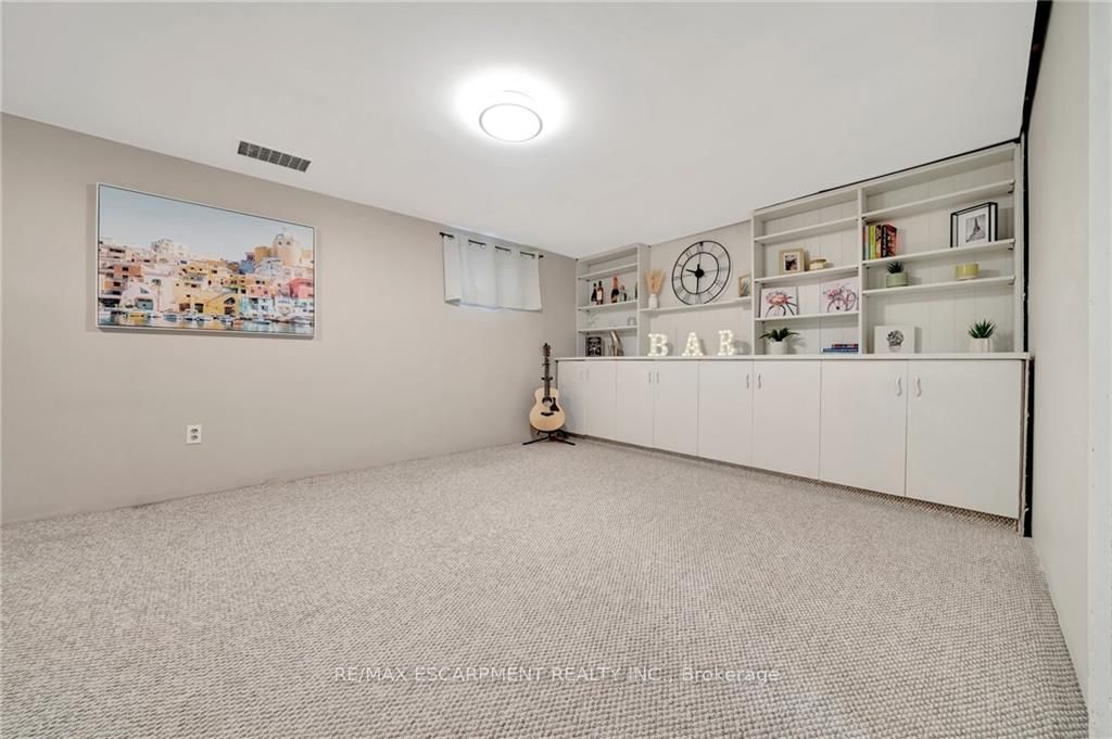 34 East 44th St