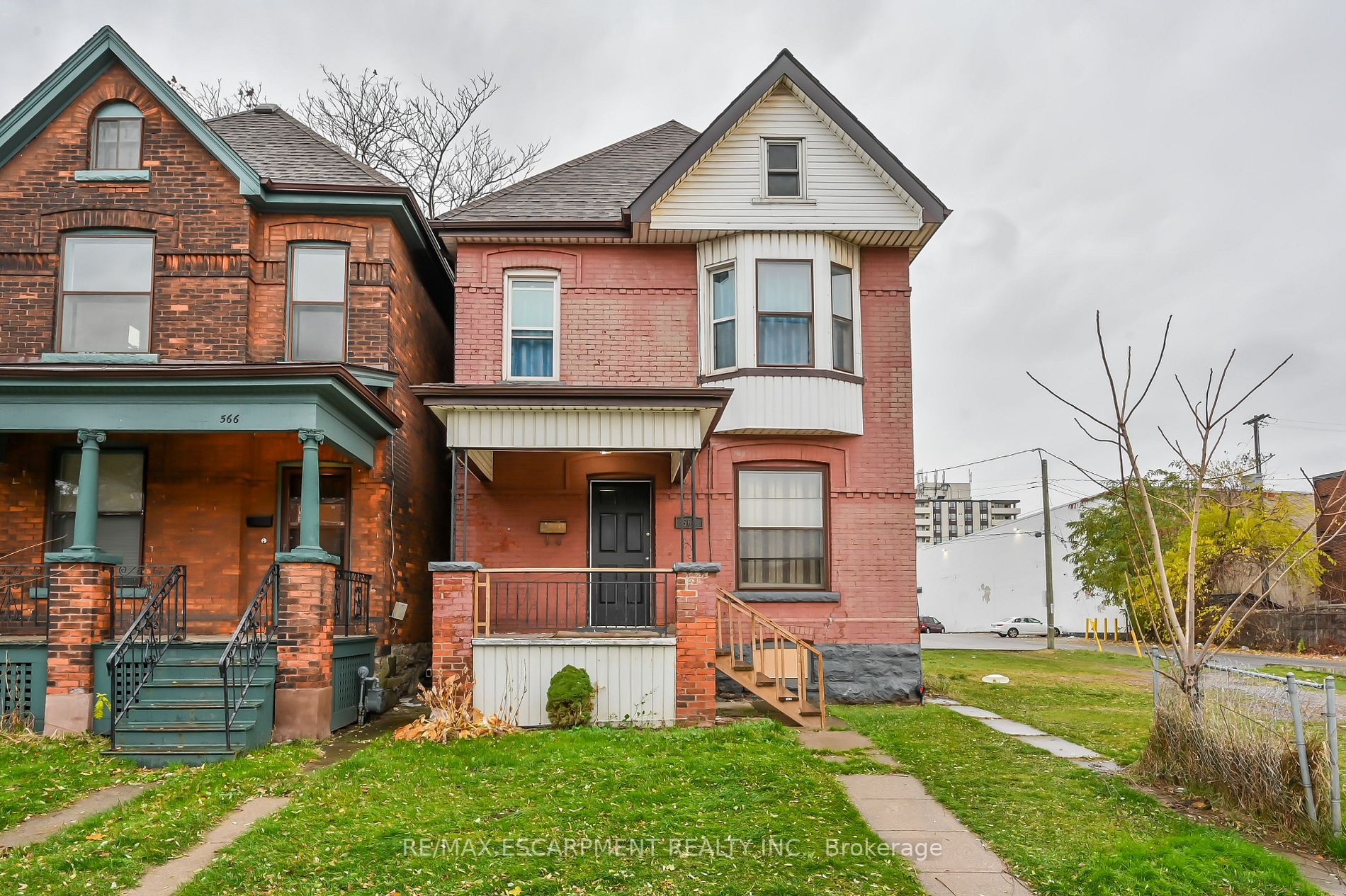 564 King St E