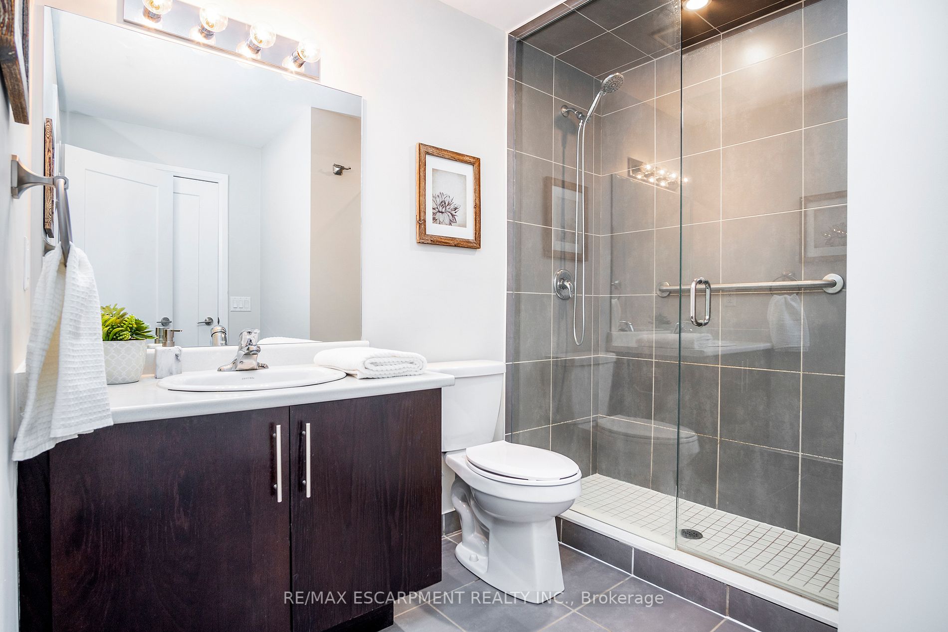 16 Concord Pl, #218