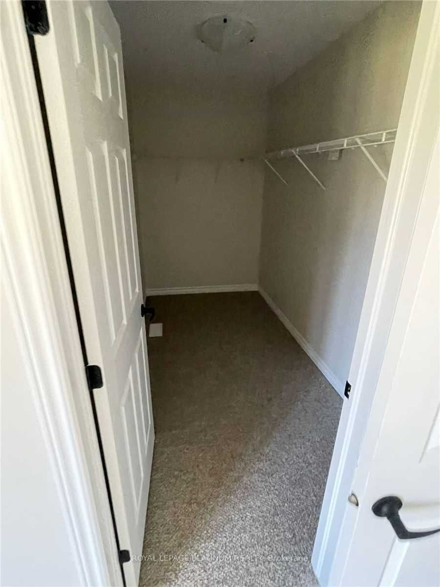 12 Athabaska Dr