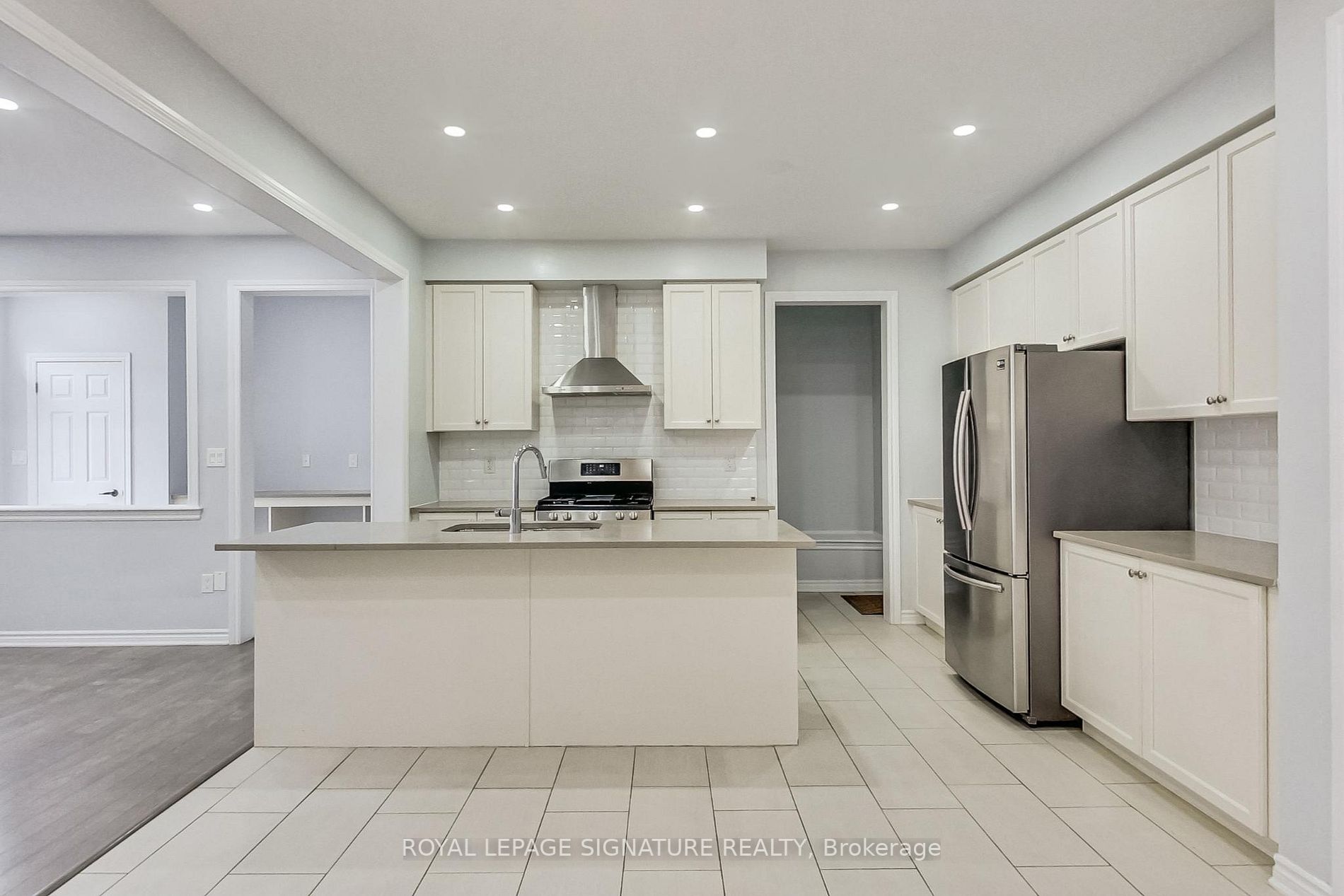 22 Larry Cres