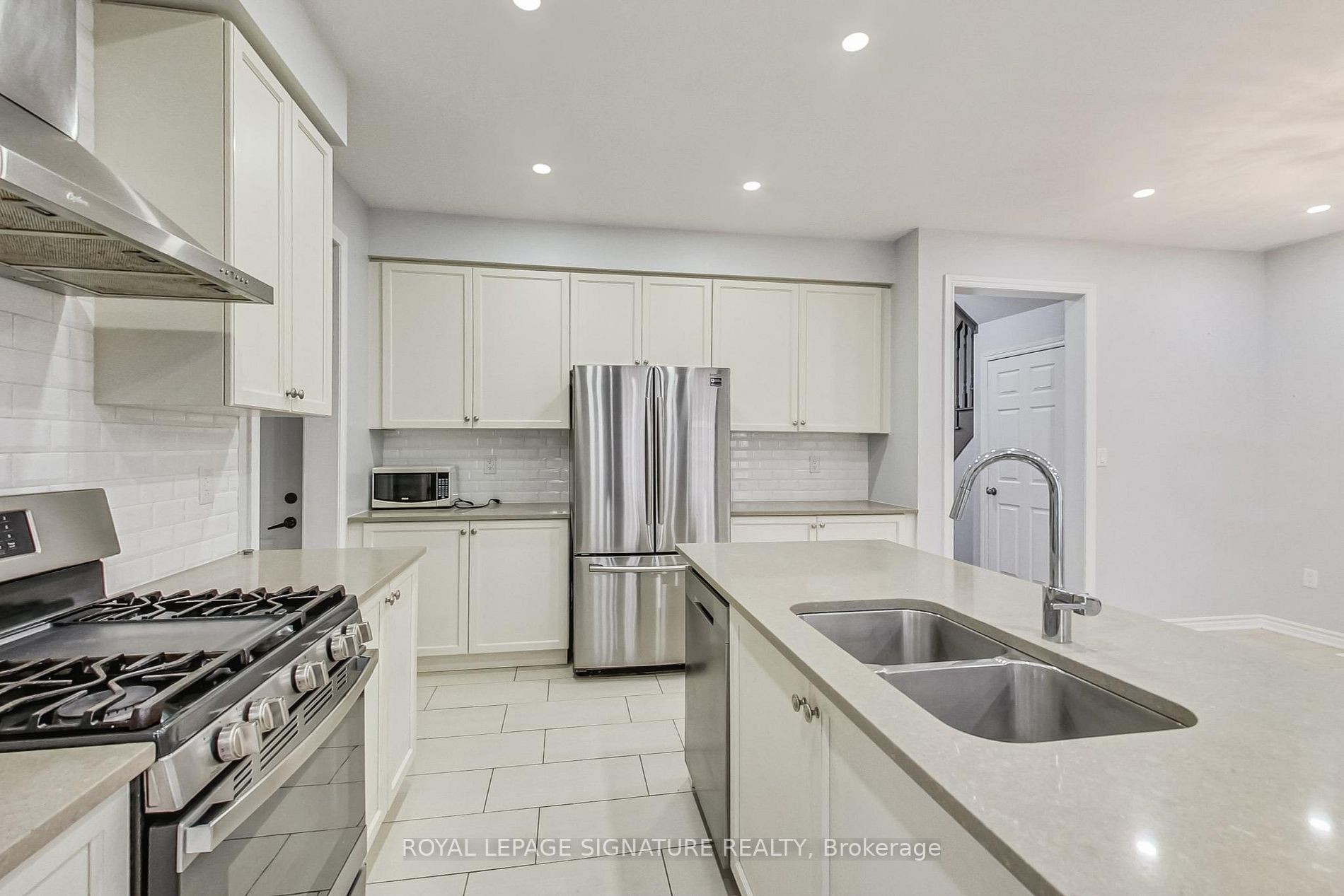 22 Larry Cres