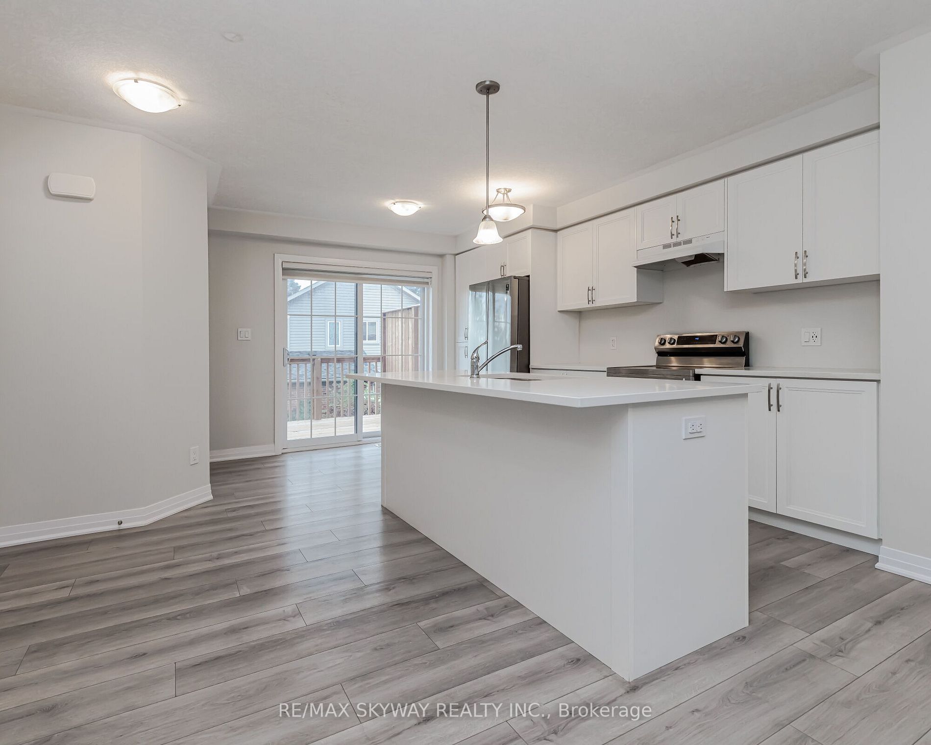 311 Woolwich St, #5