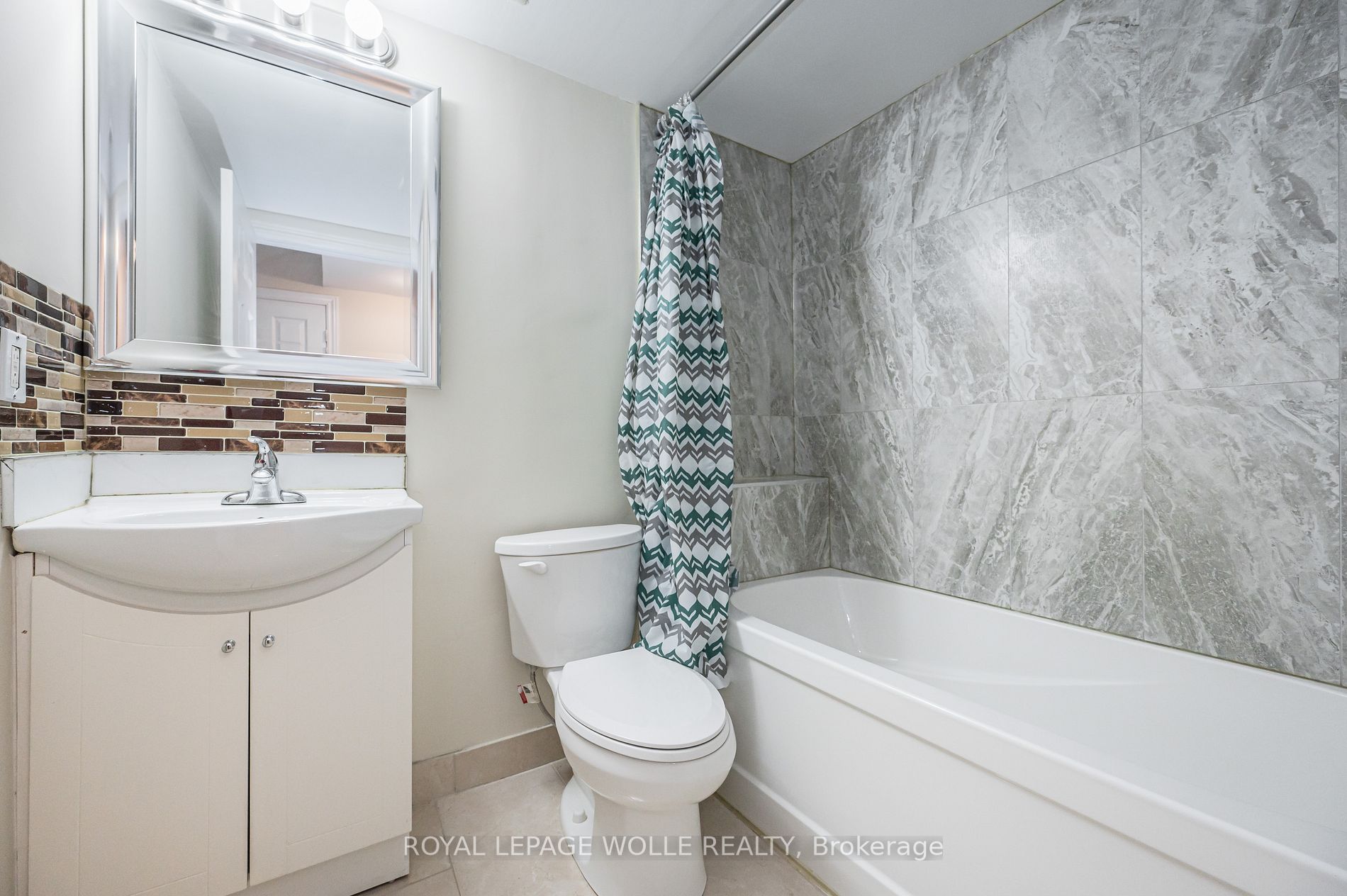 394 Sienna Cres