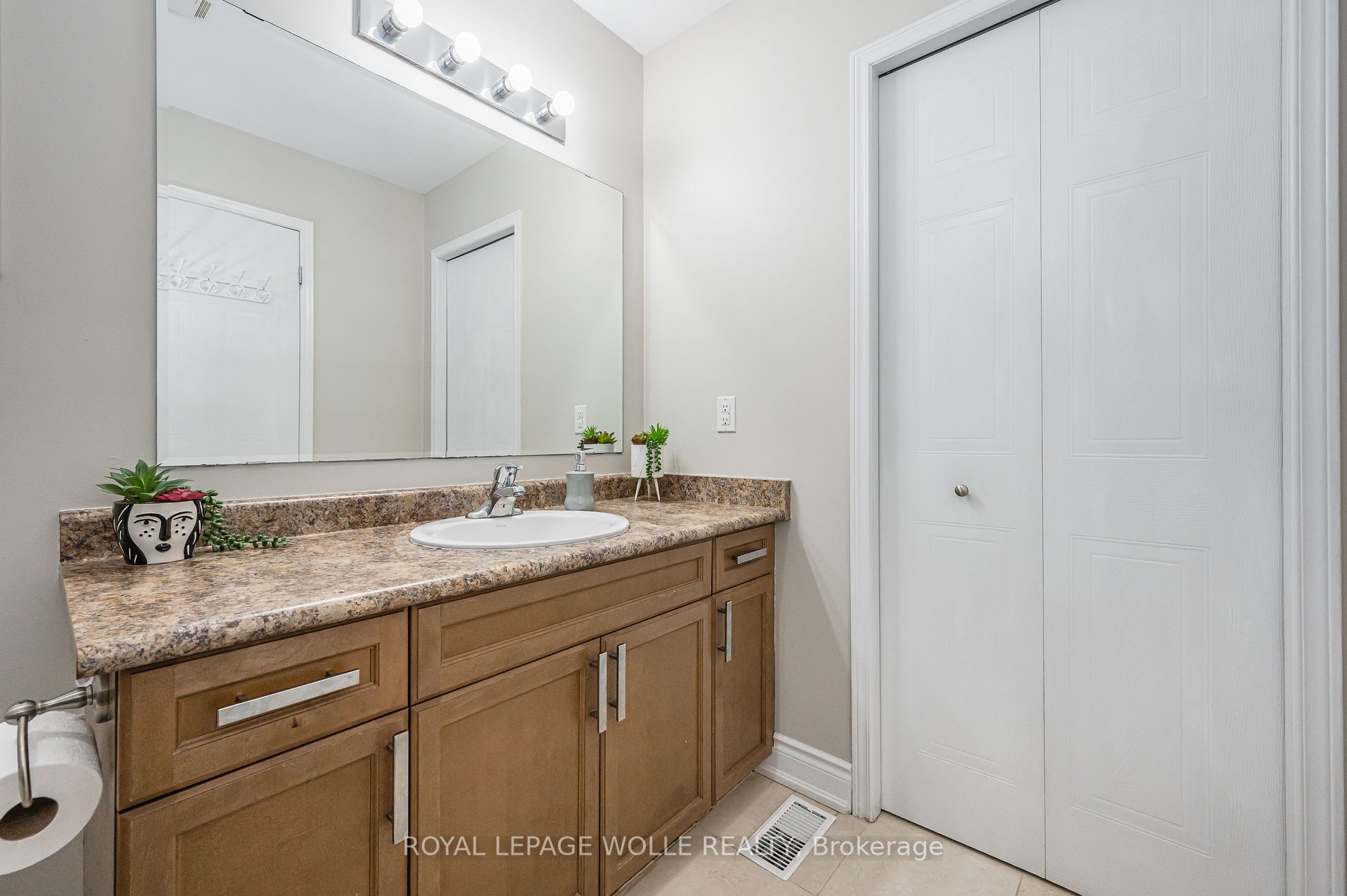 394 Sienna Cres