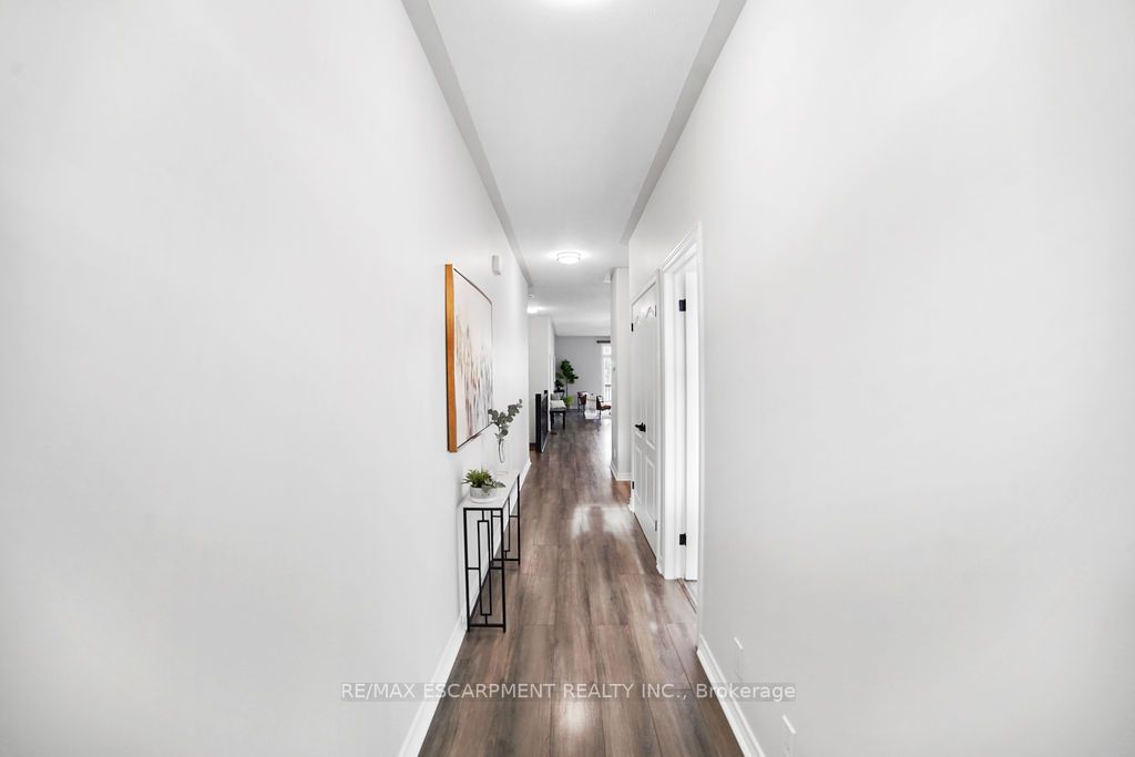 10 Macneil Crt