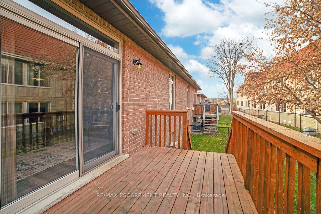10 Macneil Crt