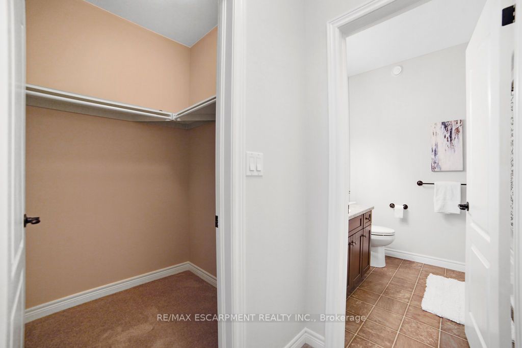 10 Macneil Crt
