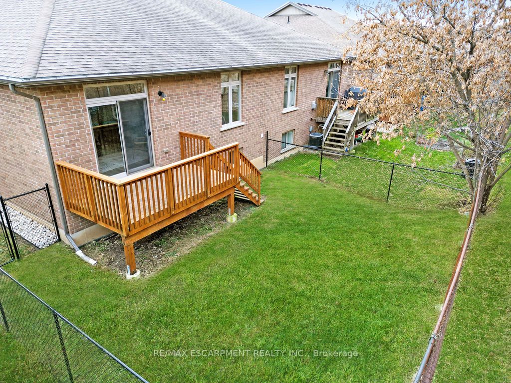 10 Macneil Crt