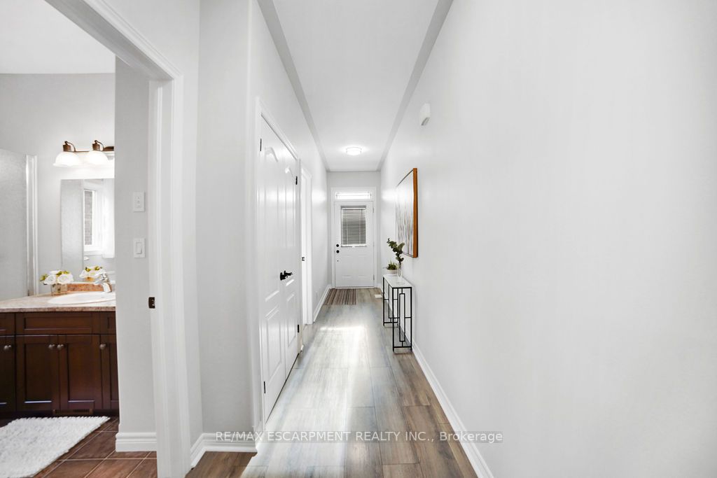 10 Macneil Crt