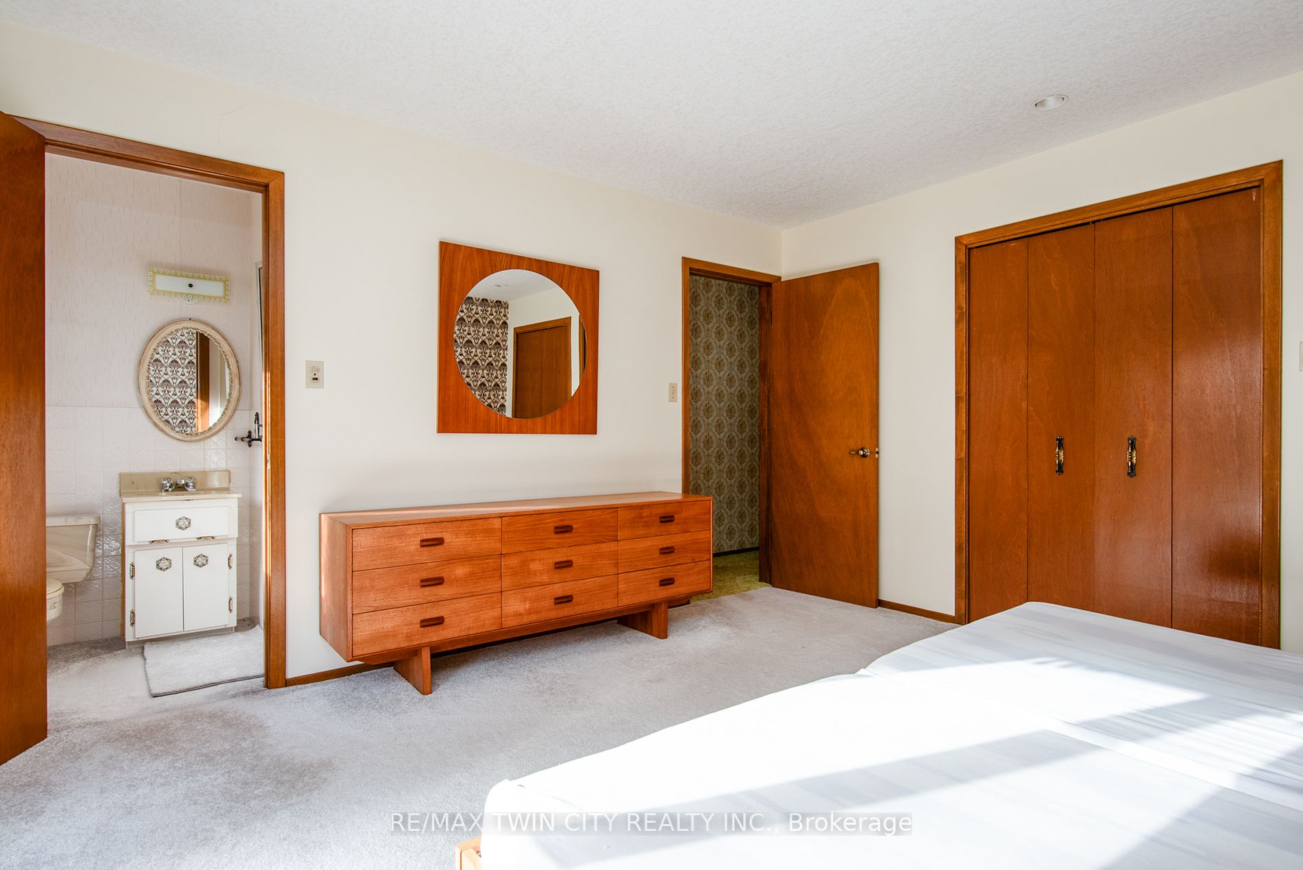 37 Sunset Dr