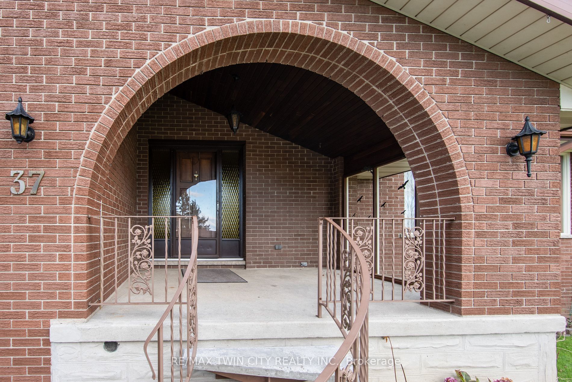 37 Sunset Dr