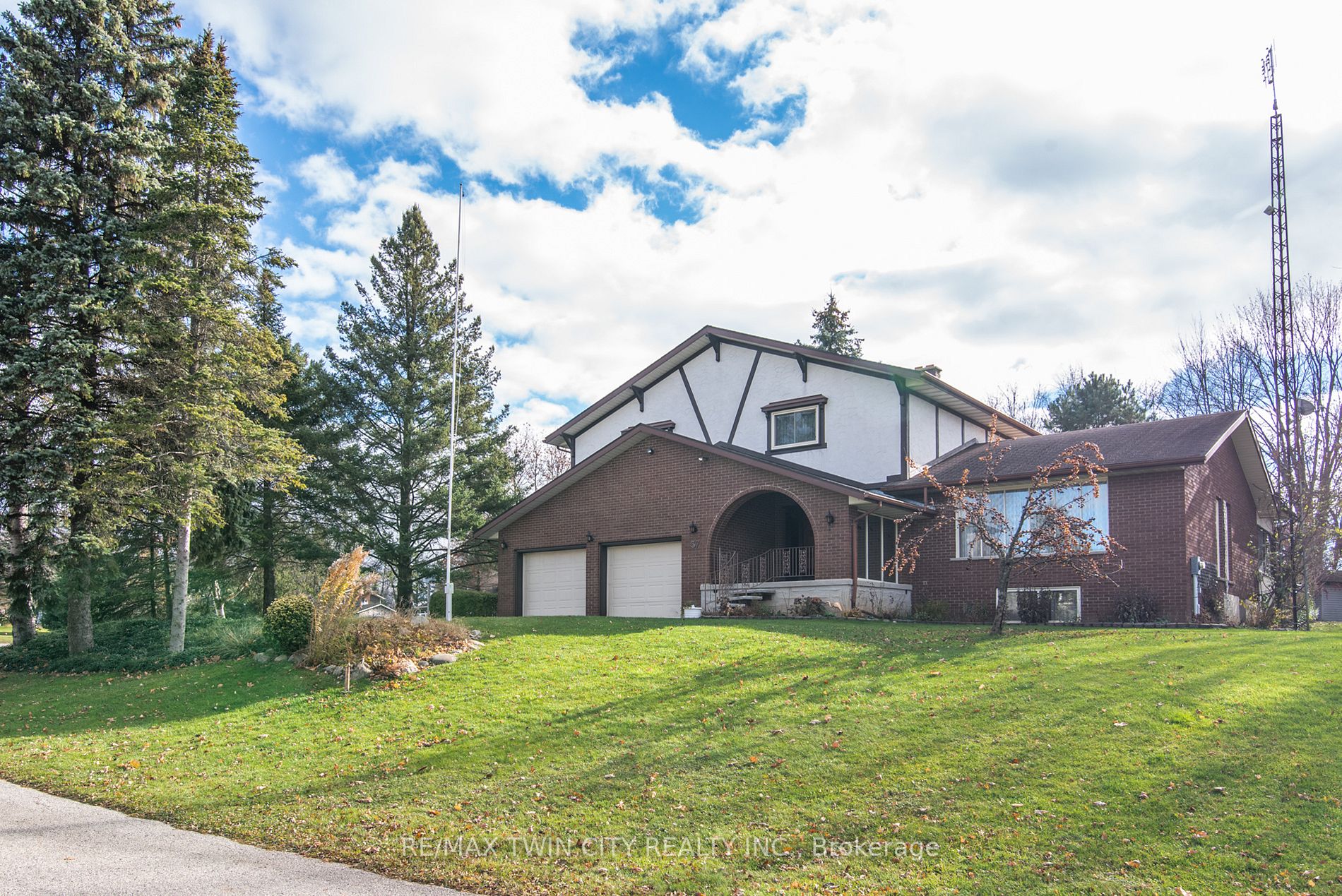 37 Sunset Dr
