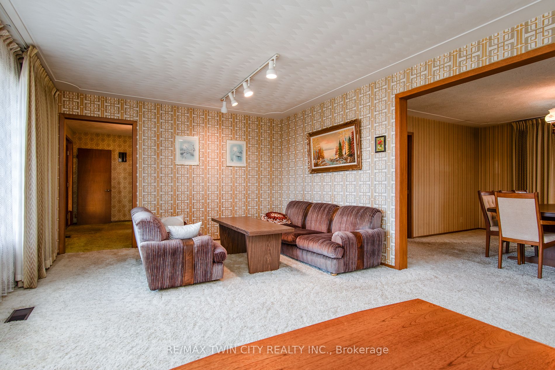 37 Sunset Dr