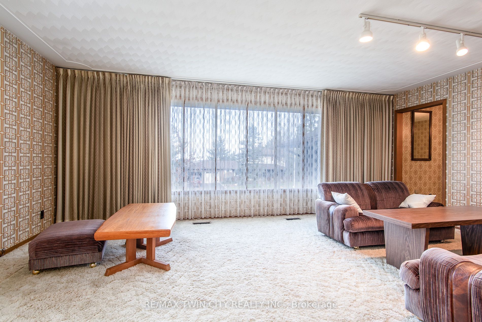 37 Sunset Dr
