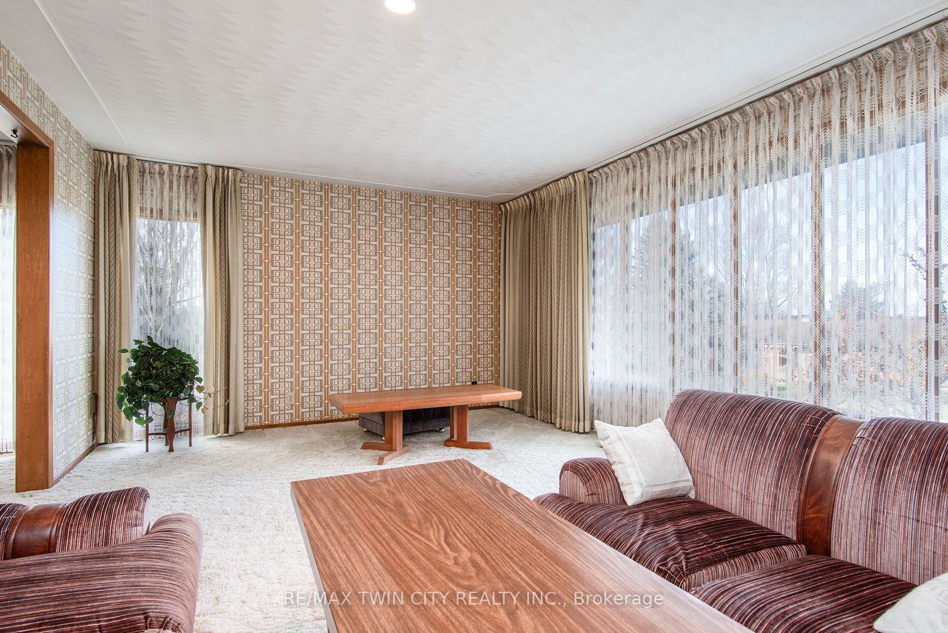 37 Sunset Dr