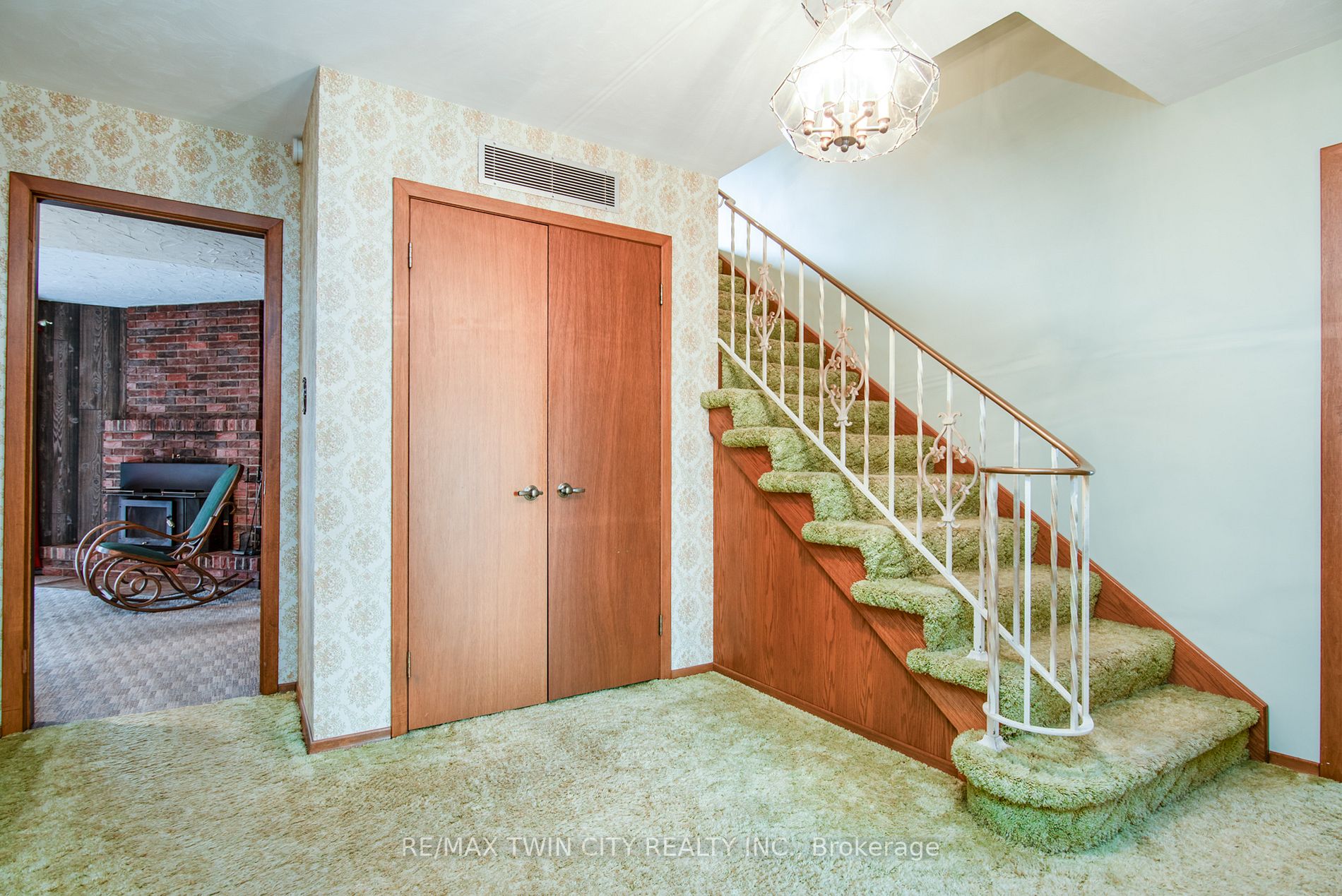 37 Sunset Dr